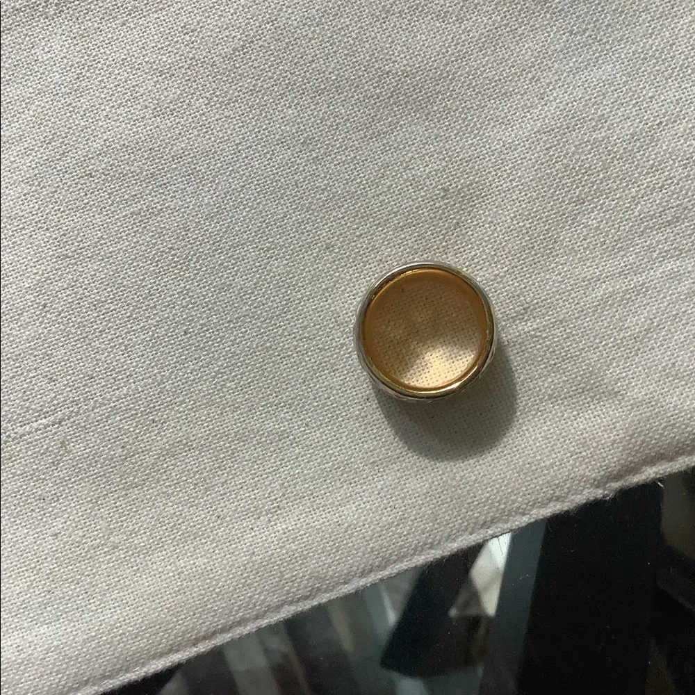 White enamel Vintage Coach logo ring. Size 5 1/2 - Picture 4 of 4